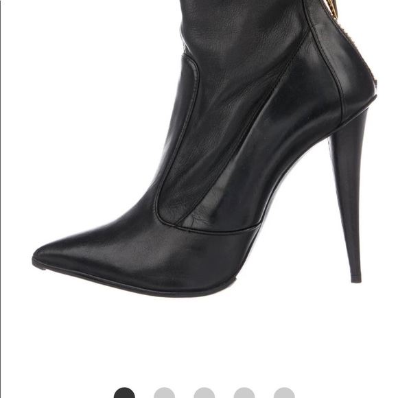 GIUSEPPE ZANOTTI
Leather Boots
Size: 10 | IT 40 - Picture 2 of 5